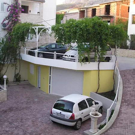 Apartment Nika & Karlo *