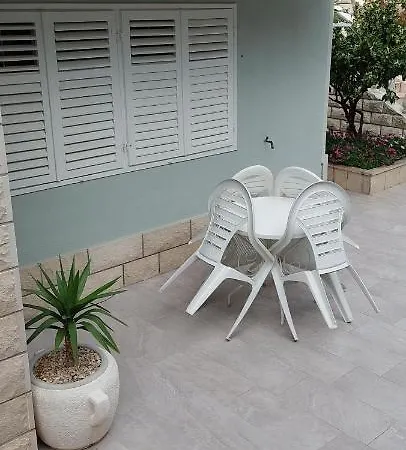 Nika & Karlo Διαμέρισμα Μακάρσκα