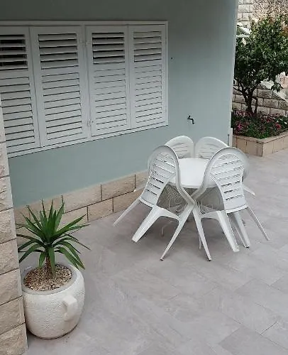 Nika & Karlo Apartment Makarska